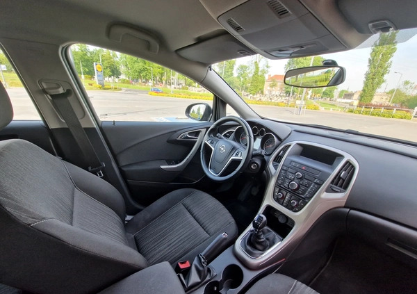 Opel Astra cena 27000 przebieg: 211025, rok produkcji 2012 z Pyskowice małe 466